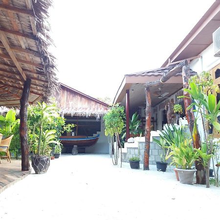 Alvi Star Inn Thulhaadhoo エクステリア 写真