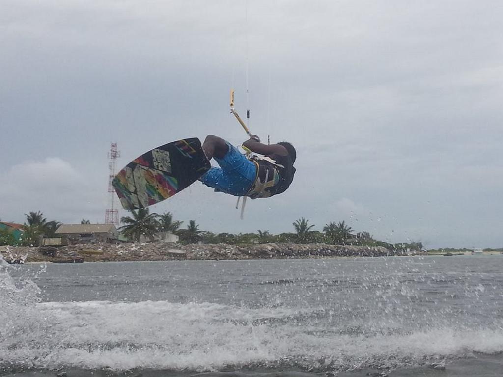 Alvi Star Inn Thulhaadhoo エクステリア 写真